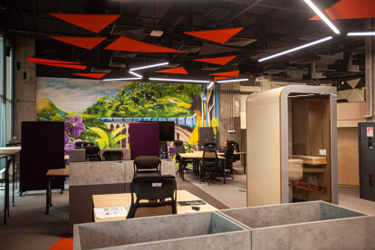 Офис-трансформер и оценка настроения по фото. Как выглядит новый инновационный рабочий хаб Fozzy Group /Фото 14