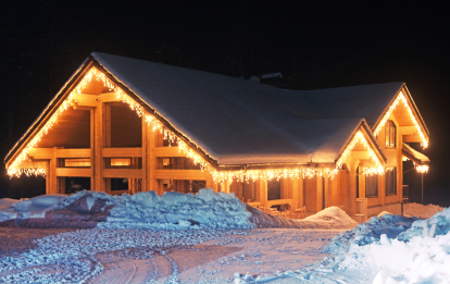 Загородный дом (почти) без дверей, с каминами и мебелью необычных форм. Как выглядит дом семьи львовских предпринимателей Лидии и Всеволода Биласов /Фото 34