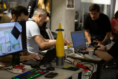 Повне небо «пташок». Україні на фронт потрібно понад 10 000 дронів. Скільки коштує розробити безпілотник з нуля /Фото 2