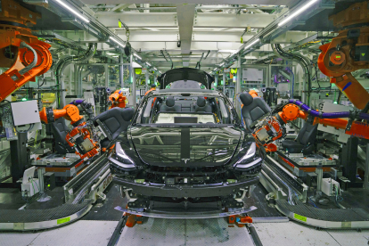 Tesla получила шесть исков по поводу сексуального домогательства, а Илон Маск только усложняет проблему. Что происходит /Фото 1