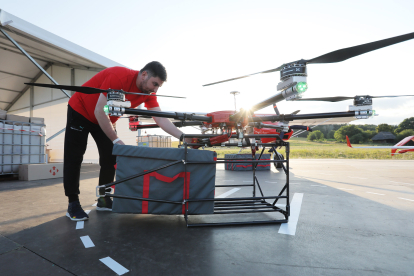 Новая Почта тестирует доставку беспилотниками от украинских производителей. Как выглядит процесс доставки, в котором люди почти не задействованы /Фото 5