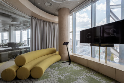 Круговой мост, живое дерево и музыкальная комната. Как выглядит киевский офис IT-компании Grammarly /Фото 8