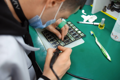 Як виготовляють системи безпеки. Фоторепортаж з виробництва Ajax Systems /Фото 4