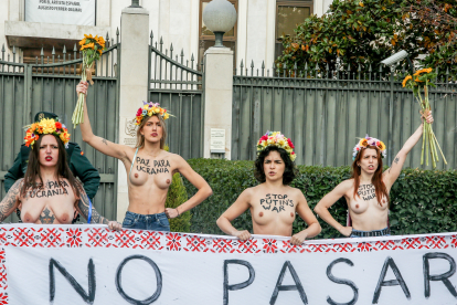 Як світ підтримує Україну протестами. 14 фото за два тижні війни /Фото 3