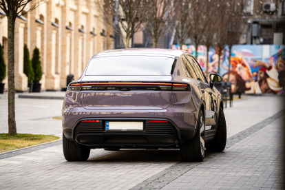 Porsche Macan: нова ера без бензину /Фото 2