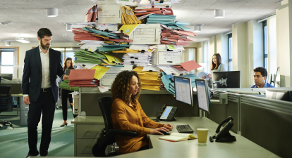 «Для нас это новое поле – как выводить себя из депрессивных состояний в более организованное, как справляться с тем, что происходит вокруг», – говорит директорка по управлению персоналом и бытом Ferrexpo Анна Адом. /Getty Images