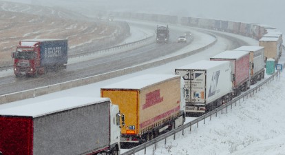 Черги вантажівок на кордоні з Польщею /Getty Images