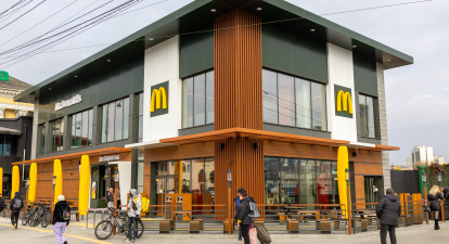 Оновлений ресторан McDonald's біля станції метро «Вокзальна» у Києві /пресслужба McDonald’s