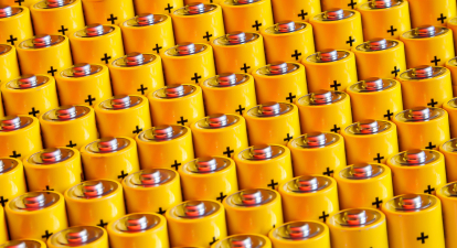 Sila Nanotechnologies почала комерційне виробництво анодів на основі кремнію, які підвищують продуктивність батареї. /Shutterstock