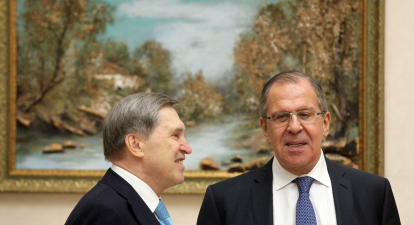 Міністр закордонних справ Росії Сергій Лавров (праворуч) і помічник президента РФ  Юрій Ушаков (ліворуч) /Getty Images