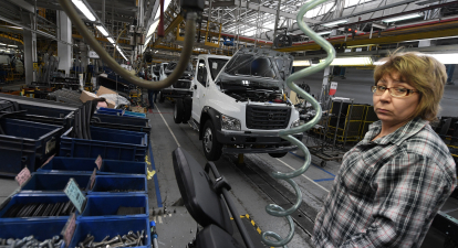 Грузовики GAZ 3309 на конвейере завода ГАЗ в Нижнем Новгороде /Getty Images
