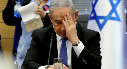 Премьер-министр Израиля Беньямин Нетаньяху жестикулирует во время выступления на заседании правого блока в Кнессете (парламенте Израиля) в Иерусалиме 20 ноября 2019 года. /Getty Images