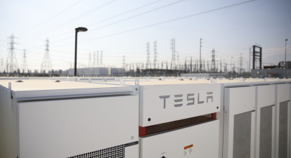 Енергосховище Tesla Powerpack на об'єкті Mira Loma компанії Southern California Edison у місті Онтаріо, США /Getty Images