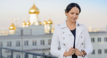 Владислава Молчанова багато років є прихожанкою та меценаткою Православної церкви України (ПЦУ). На «Варшавському» вона будує храм на честь святих мучеників Бориса і Гліба /надано пресслужбою Stolitsa Group
