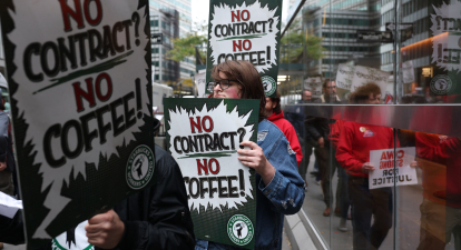 Безстроковий страйк працівників Starbucks у США зірвав «Red Cup Day» /Getty Images