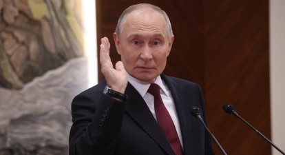 Переговори щодо завершення війни знову забігають у глухий кут на тлі різних позицій Путіна і Зеленського. Що змусить РФ змінити максималістську позицію? На фото – очільник Росії Володимир Путін. /Getty Images