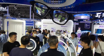 Quark AI Glasses на стенді Всесвітньої конференції зі штучного інтелекту у Шанхаї. 27 липня 2025 року. /Getty Images