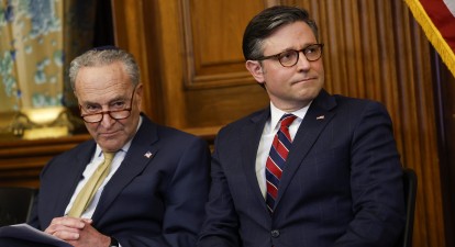 Чак Шумер Майк Джонсон допомога Україні /Getty Images