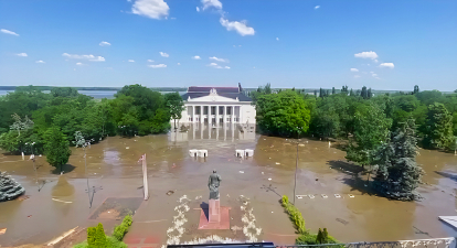 Центр Нової Каховки після підриву російськими військовими Каховської ГЕС /скріншот з відео