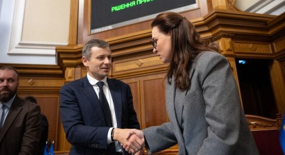 Міністр фінансів Сергій Марченко та премʼєр-міністерка Юлія Свириденко після ухвалення держбюджету. Верховна Рада, 3 грудня 2025 року /Міністерство фінансів України