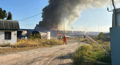 Пожежа після атаки російських дронів. Фото: пресслужба Київської ОВА