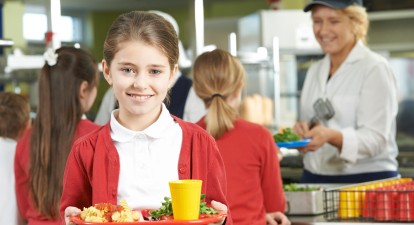 Батьки сперечаються, чи захочуть діти у школах їсти нове меню від Клопотенка. У ньому практично немає цукру та булочок. Що в ньому є