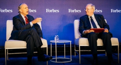 Миллиардер Рэй Далио и главный редактор Forbes USA Стив Форбс на Forbes Iconoclast Summit 2023 года. /Forbes USA