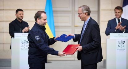 Голова правління АТ «Укрзалізниця» Олександр Перцовський та генеральний директор Alstom Анрі Пупар-Лафарж /пресслужба «Укрзалізниці»