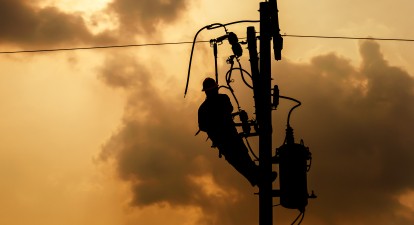 Обстріл енергосистеми – наслідки /Shutterstock