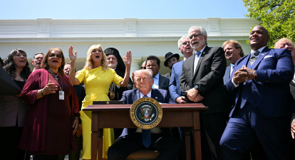 Трамп, пастор, Бернс, Пола Вайт-Кейн /Getty Images