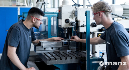 Работники немецкого производителя систем автоматизации Manz /пресс-служба Manz