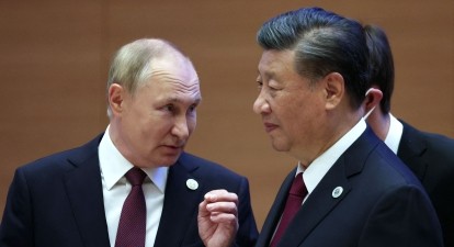 Президент Росії Володимир Путін розмовляє із президентом Китаю Сі Цзіньпіном під час саміту лідерів Шанхайської організації співробітництва (ШОС) у Самарканді 16 вересня 2022 року. /Getty Images