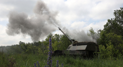 43-тя артилерійська бригада ЗСУ веде вогонь зі 155-мм самохідної гаубиці PzH 2000 в бік російських позицій поблизу Бахмута, Донецька область, 15 червня 2023 року /Getty Images