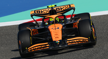 Британський спортсмен Ландо Норріс на McLaren MCL38 під час тренувань перед Гран-прі Бахрейну, 29 лютого 2024 року /Getty Images