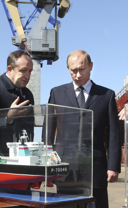 Путін розглядає нафтовий танкер у 2008-му. /Getty Images