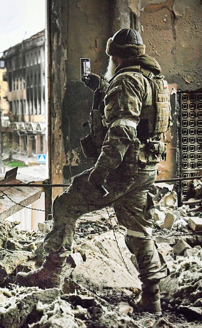 Русский военный в Мариуполе, 16 марта 2022. /Getty Images