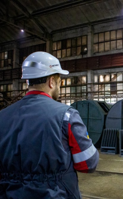 Після початку вторгнення інженери Метінвесту запропонували ЗСУ новий спосіб захисту бійців – сталеві капсули. Фото надані пресслужбою.