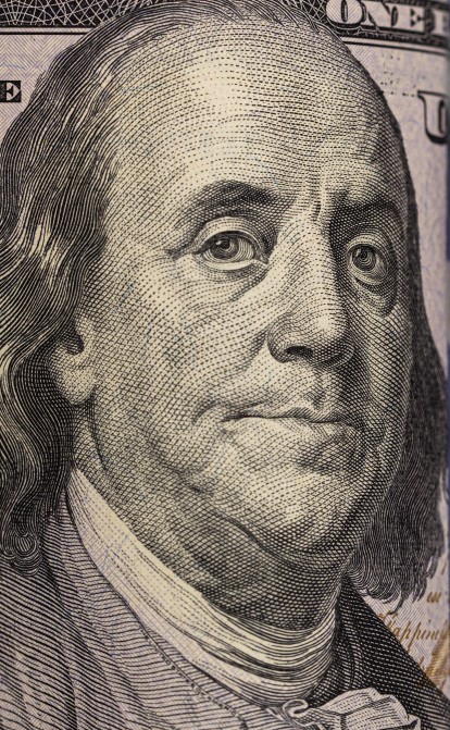 НБУ тратит около $1 млрд еженедельно, чтобы сохранить довоенный курс доллара. Когда он может отказаться от фиксированного курса /Фото Getty Images