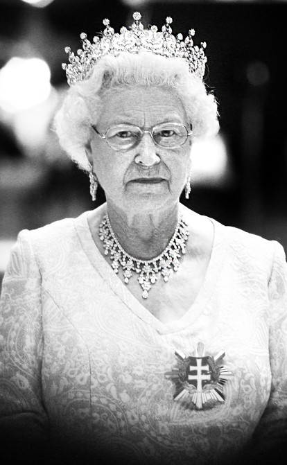 Когда жизнь кажется тяжелой, смелые не ложатся и не смиряются с поражением. Правила жизни королевы Елизаветы II /Фото Getty Images