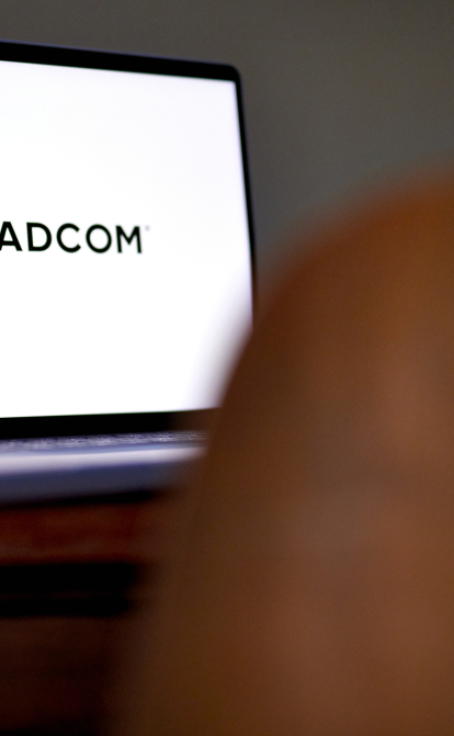 Производитель чипов Broadcom приобрел разработчика программного обеспечения VMware за $69 млрд /Getty Images