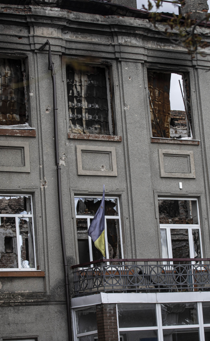 Зруйнована російськими обстрілами школа в Лімані /Getty Images