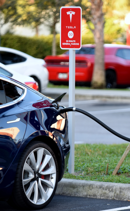 Корея оштрафовала Tesla на $2,2 млн за преувеличение дальности пробега электромобилей /Getty Images