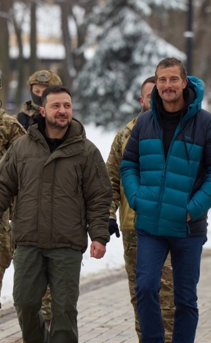 Известный британский телеведущий Бер Гриллз покажет военный Киев и разговор с Зеленским в шоу на Netflix