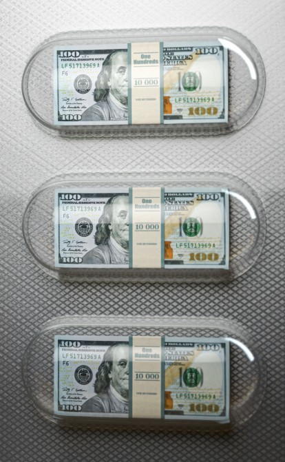 МВФ погодився дати Україні $700 млн і продовжити співпрацю на півроку. Для більшого доведеться пройти через складні переговори напередодні виборів /Shutterstock