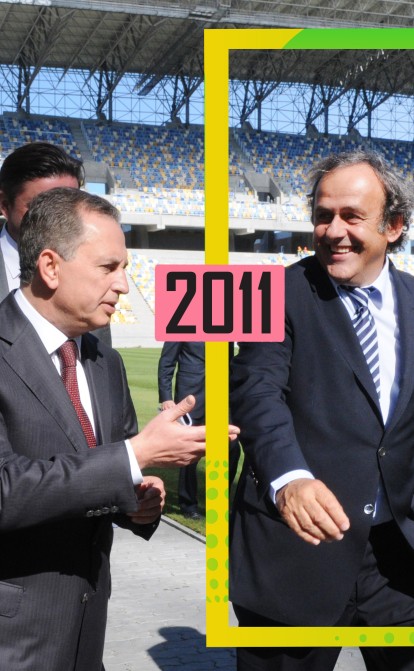 Є де брати участь. Віцепрем’єр Борис Колесніков (зліва) і президент УЄФА Мішель Платіні оглядають стадіон «Арена Львів». /Getty Images