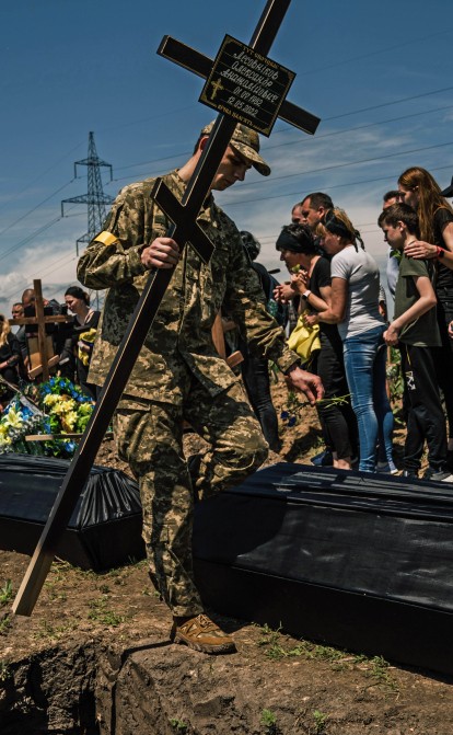 Похороны 27 украинских военнослужащих, погибших в боях на востоке страны, 3 июня 2022 года, Днепр, Украина. /Getty Images