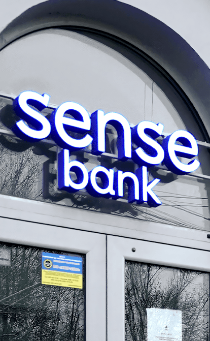 «Сенс Банк» – один из 15 системно важных банков Украины. Его клиентами являются более 3 млн физических лиц, 82 000 ФЛП и 55 000 компаний. В банке работают около 4000 сотрудников, он имеет 138 отделений (10 место среди всех банков). /sensebank.com.ua