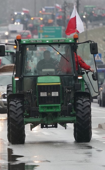 Польські фермери заблокували рух у бік пункту пропуску «Шегині» на кордоні з Україною /Getty Images