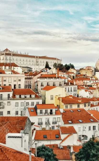 «Для тих, у кого вже є гроші». Українські стартапери та криптоентузіасти переїжджають до Португалії. Чому їх манить релокація на край Європи