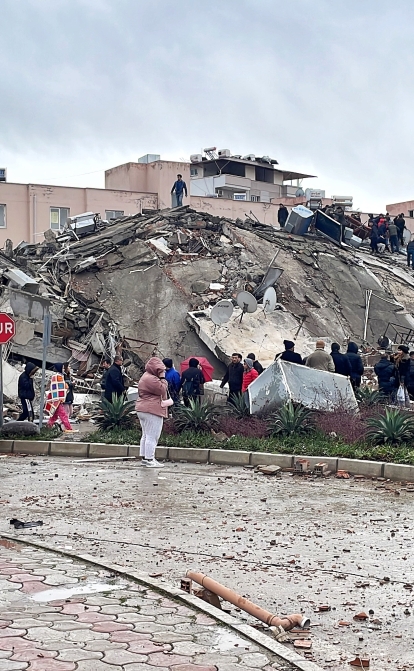 У Туреччині оголосили надзвичайний стан. Кількість загиблих внаслідок землетрусів у країні та сусідній Сирії перевищила 5000 осіб /Getty Images